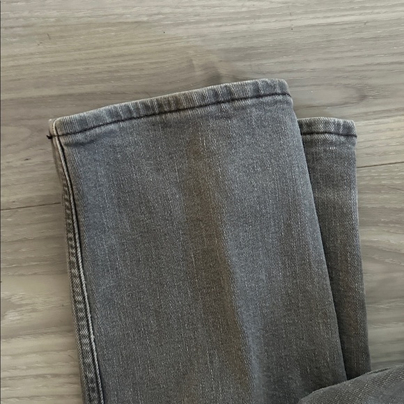 Denizen from Levi's Slim Grey Men's Jeans


****PRELOVED SEE PICS

Size W33 L32 - Picture 4 of 8